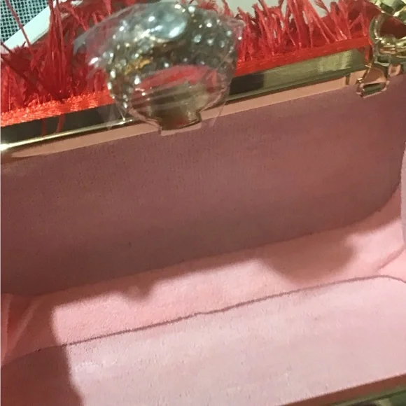 GORGEOUS GORGEOUS Red Ostrich Feather evening bag.Brand New See All Pics.🌹🍄🌹 - Picture 10 of 13